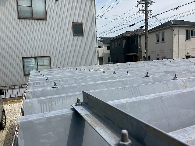 折板屋根を上から点検